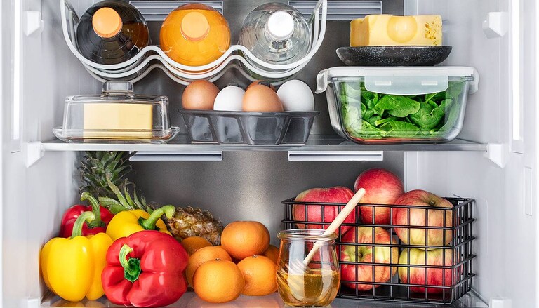 légumes et fruits dans un frigo AEG