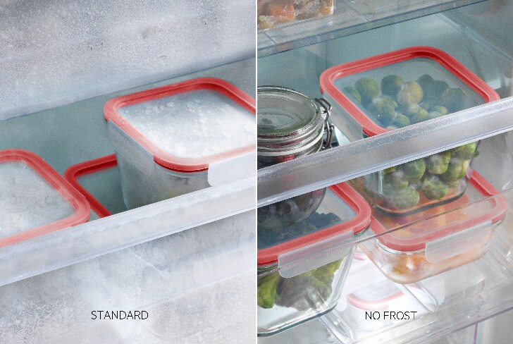 Image comparative de l'intérieur d'un réfrigérateur standard et d'un modèle No Frost