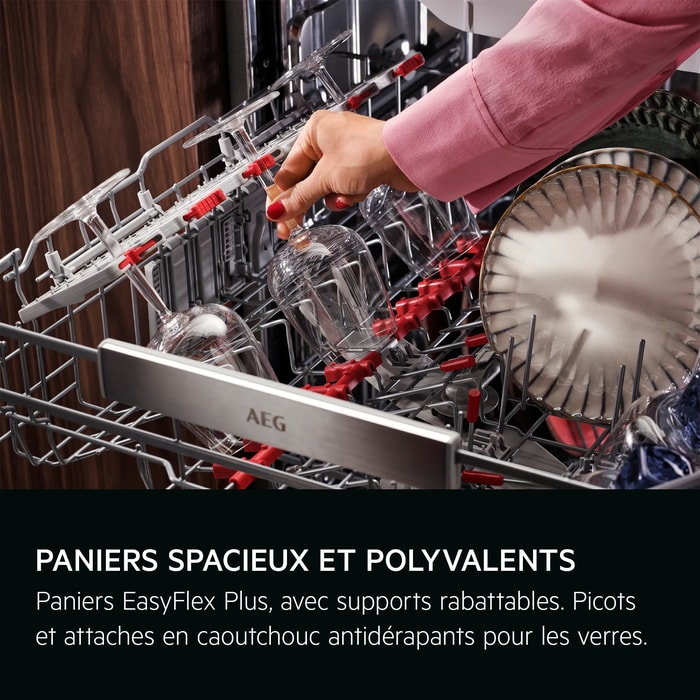 
            RUIME EN VEELZIJDIGE REKKEN
           
            EasyFlex Plus-rekken met neerklapbare rijen.  Antislip rubbers en steunen voor glazen.
