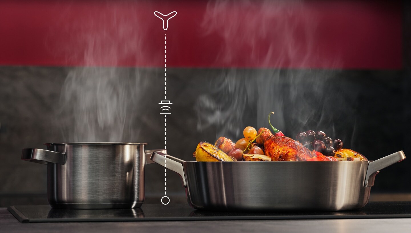 Nourriture qui cuit dans des casseroles sur une cuisinière.