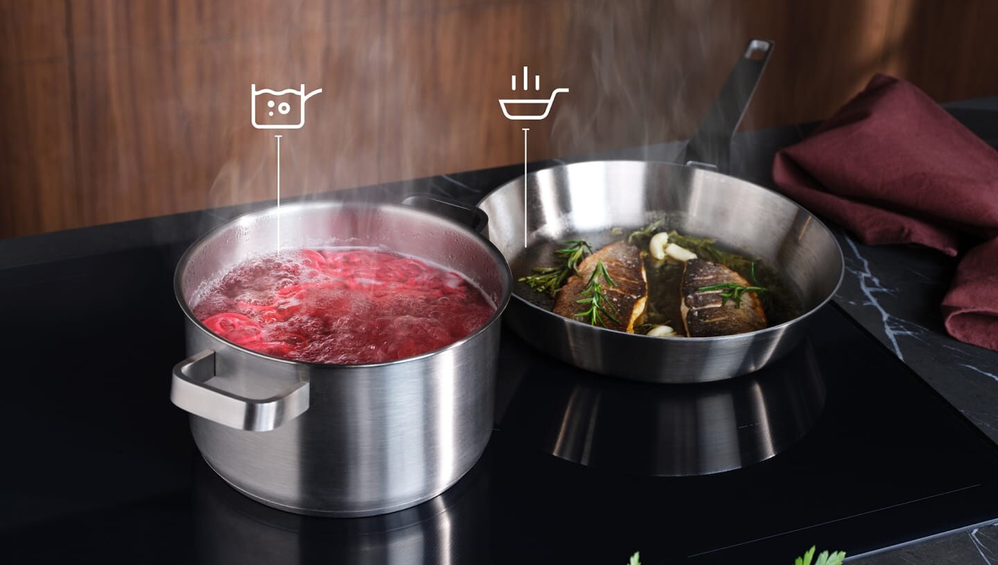 Les aliments sont préparés sur une taque de cuisson à induction avec la fonction SenseBoil et Fry.
