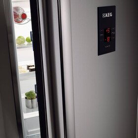 Un combiné frigo/congélateur ProFresh ouvert