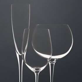 Lave-vaisselle ProClean ouvert dans une cuisine élégante