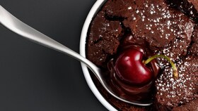 Un gâteau au chocolat coulant cuit à la vapeur pour une texture parfaite