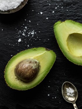Un avocat coupé en deux