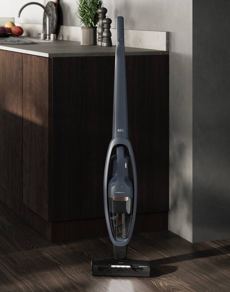Aspirateur sans fil 5000 debout sur le sol