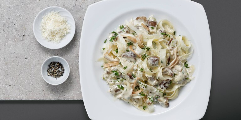 Tagliatelles de salsifis sauce carbonara et châtaignes
