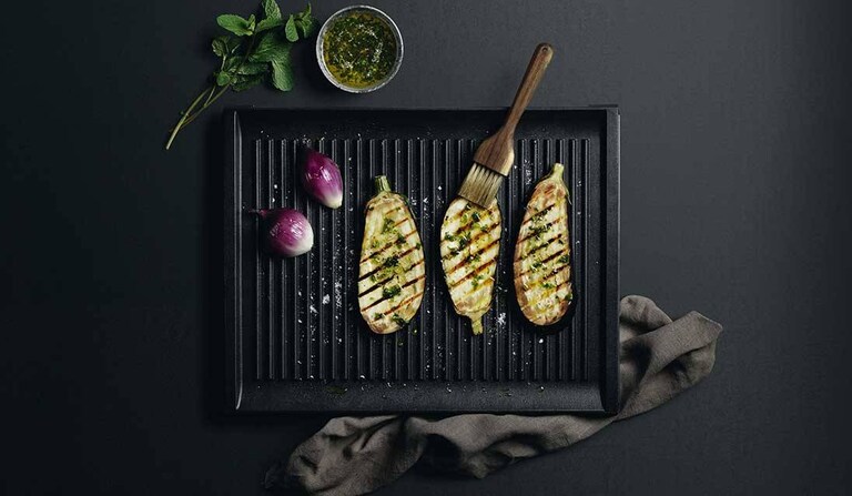 Aubergines grillées à la menthe et au basilic