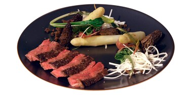 Côte à l'os Holstein préparée par le chef étoilé Bart De Pooter
