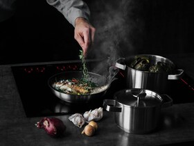 Set de 2 casseroles et d'1 poêle AEG