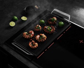 de délicieuses grillades sur le grill plancha d'AEG