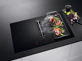 Taque de cuisson avec hotte intégrée AEG